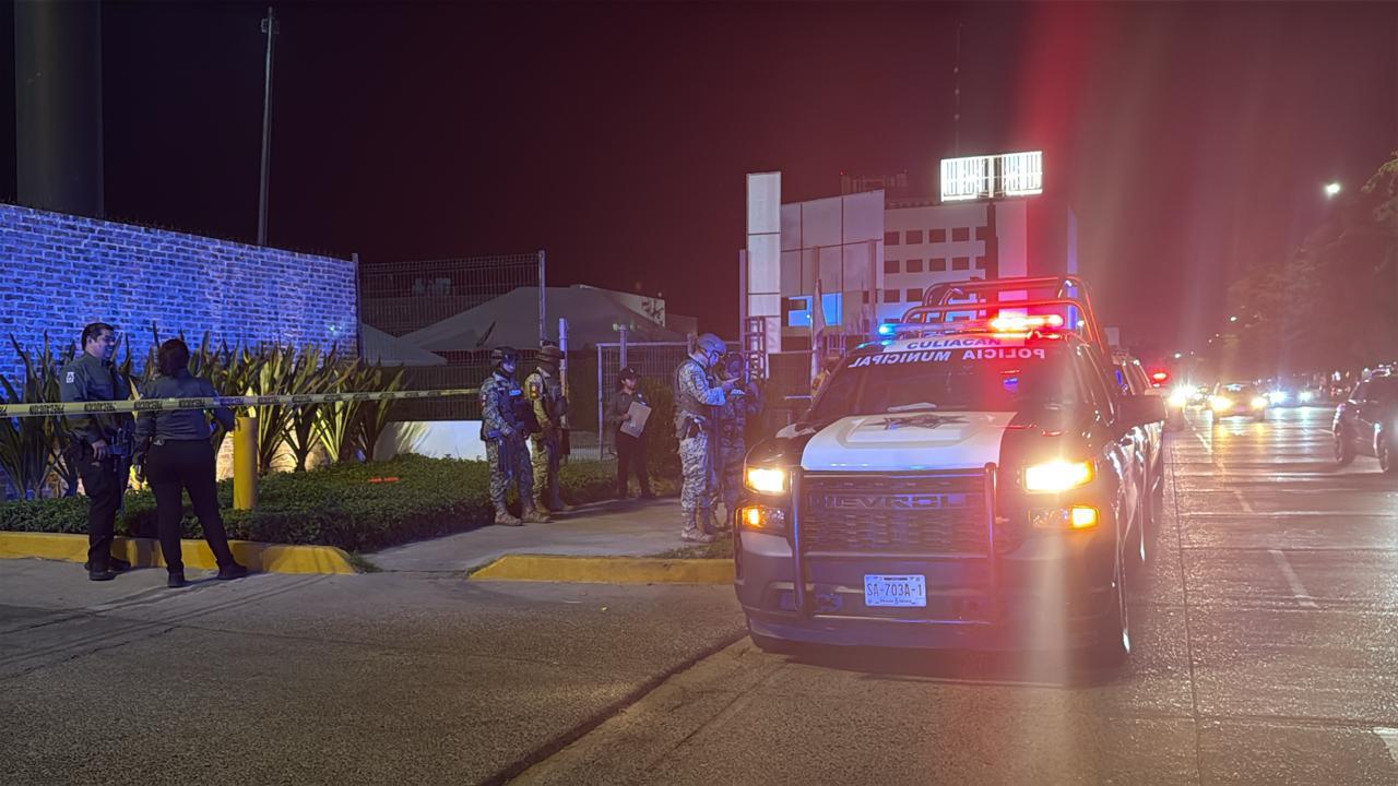 $!Asesinado y con mensaje dejan a un hombre en un restaurante del sector Tres Ríos de Culiacán