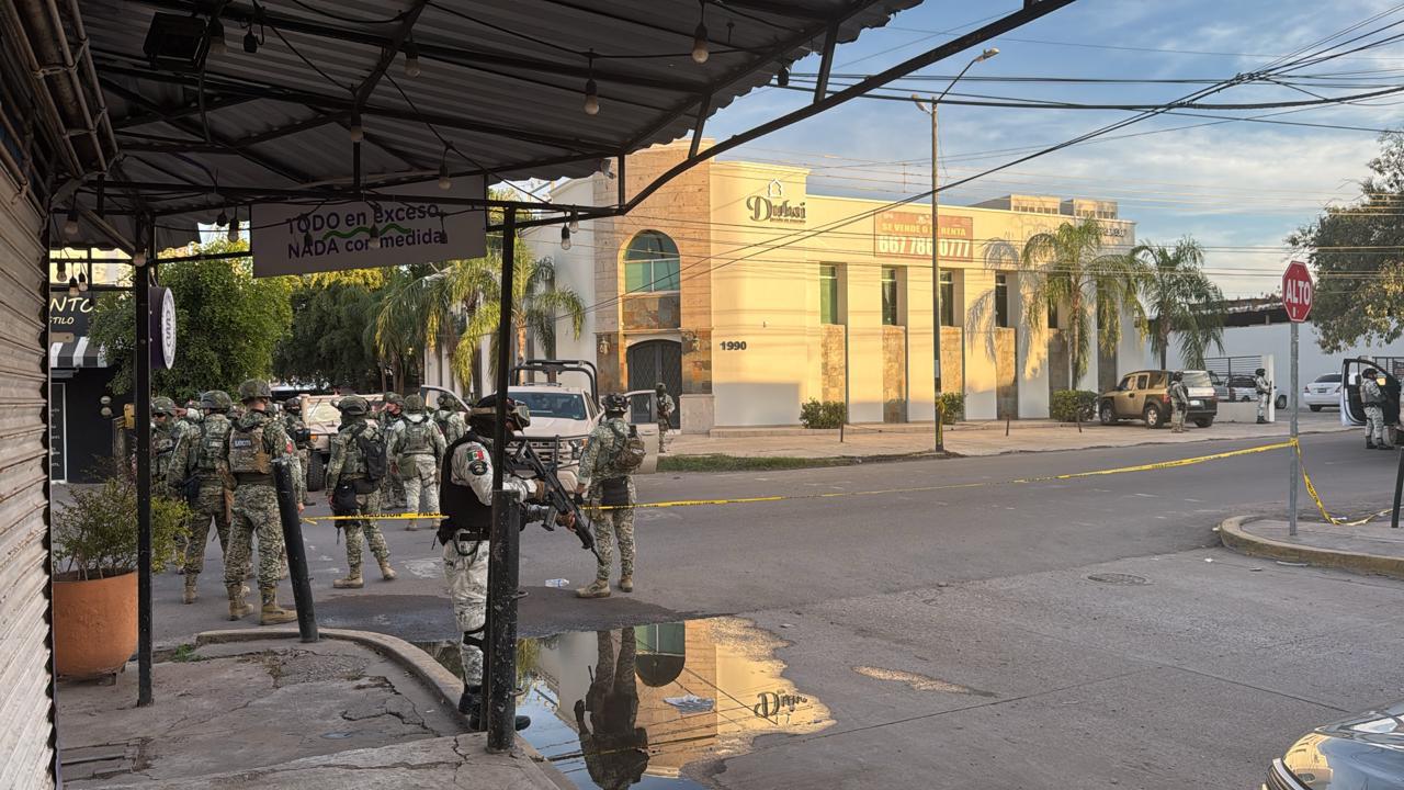 $!Persecución armada deja un hombre muerto y una mujer herida en la avenida Álvaro Obregón, en Culiacán