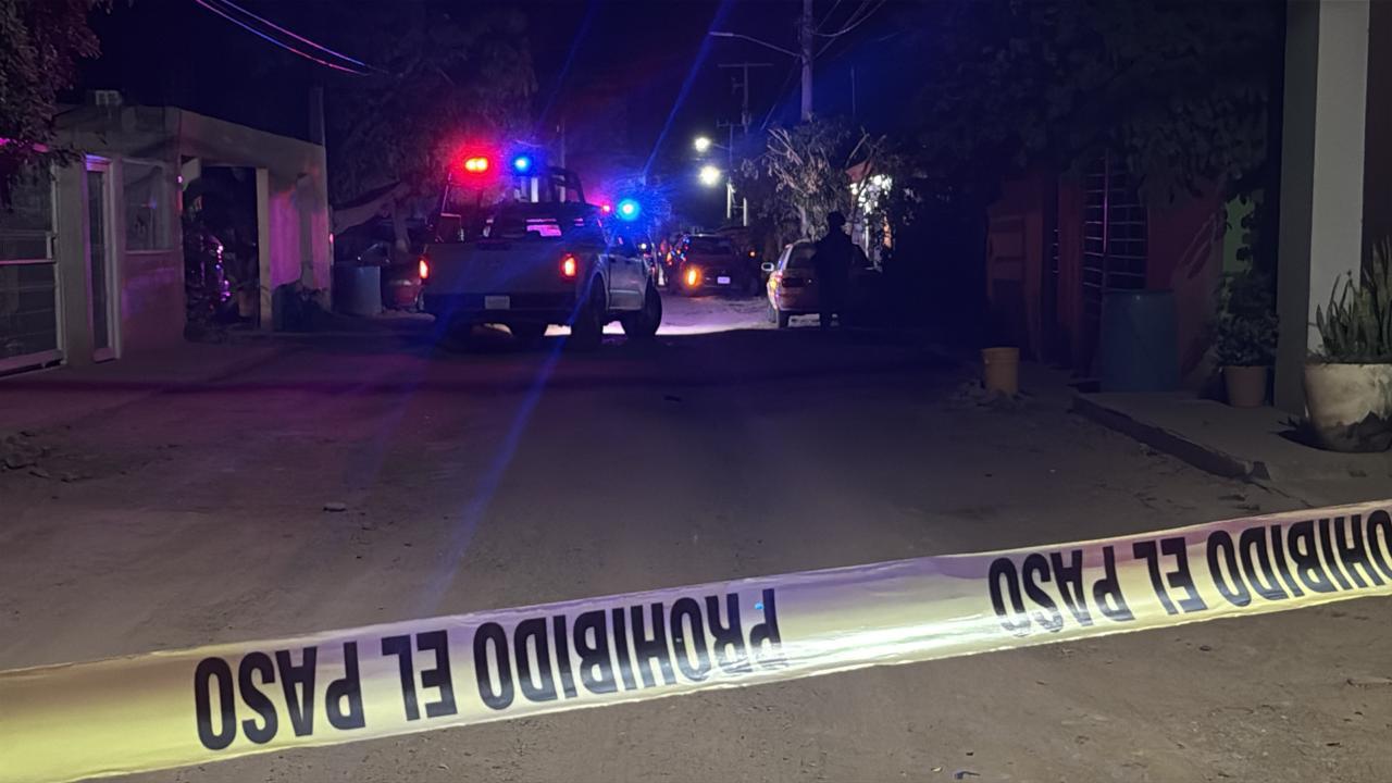 $!Persecución y balacera en el campo El Diez deja una camioneta dañada