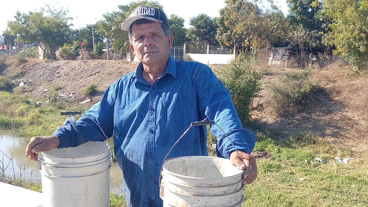 $!Escuinapa suma ocho días sin agua; desabasto pega a comercios