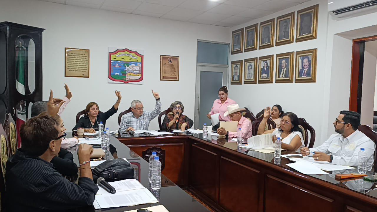 $!Cabildo de Escuinapa se divide por creación de Dirección de Educación