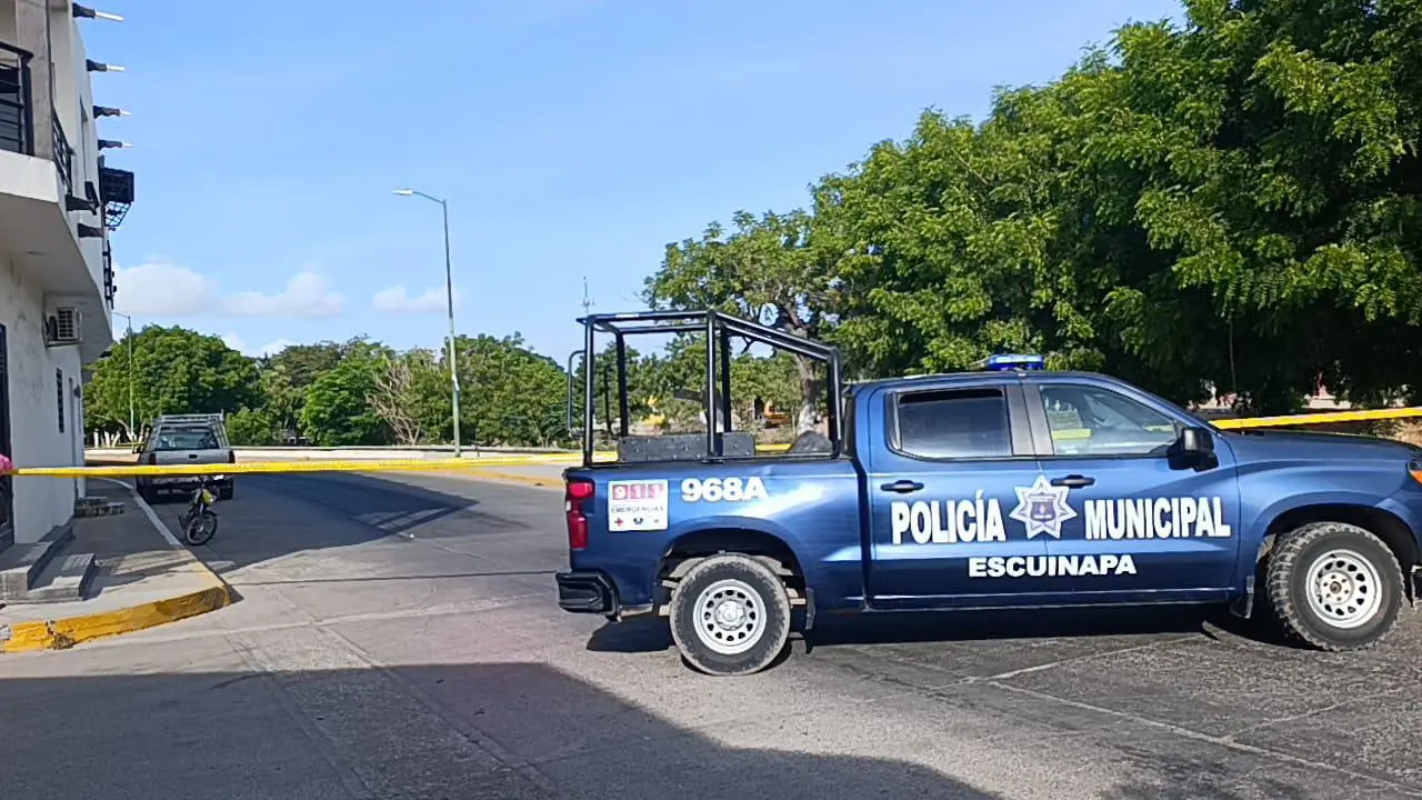 $!Encuentran en malecón de Escuinapa artefacto explosivo sin detonar