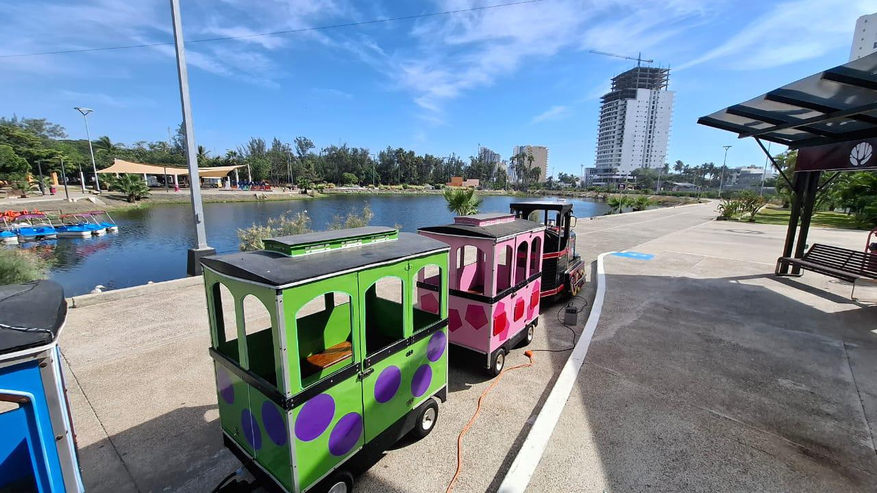 $!Disfrutan familias un domingo en Parque Central tras inauguración del Sendero de Paz, en Mazatlán