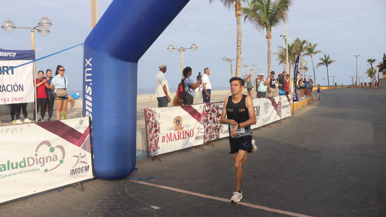 $!Los Labrador imponen la casta en Carrera por la Salud AMASFAC