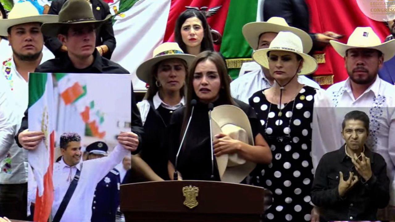 $!Grecia Quiroz decidió continuar su movimiento para pacificar el estado sorprendiendo al mundo, en su toma como Presidenta Municipal.