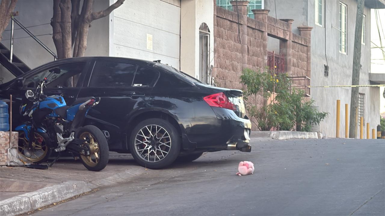 $!Asesinan a un hombre y dejan un peluche rosa en una vivienda en la colonia 10 de Mayo, en Culiacán