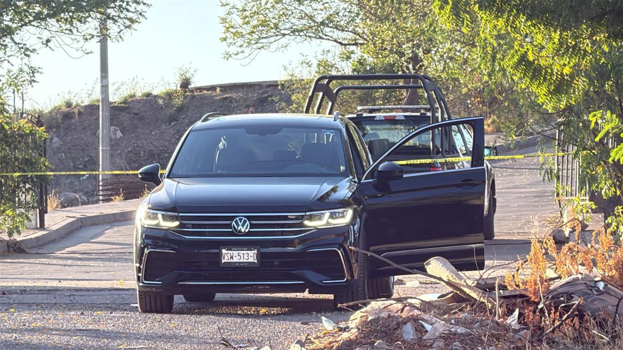 $!Hallan dos hombres asesinados a balazos a espaldas de un supermercado del sector Santa Fe, al norte de Culiacán