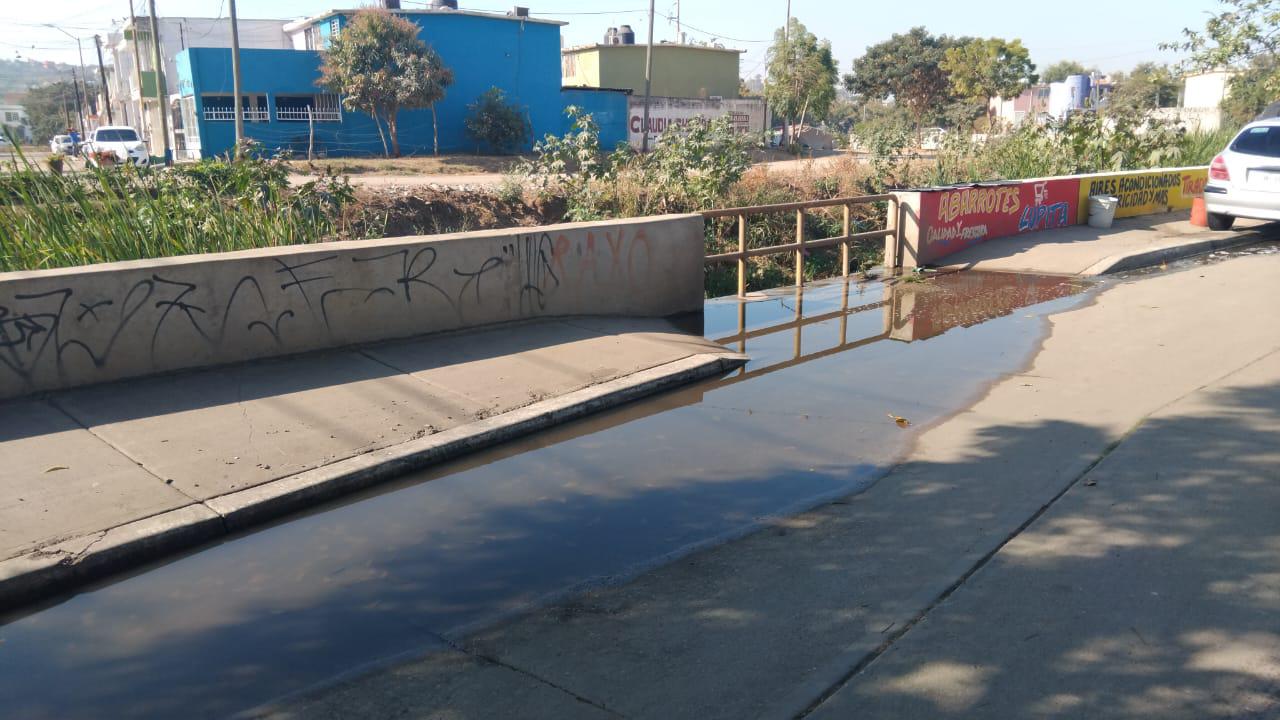 $!Vecinos de La Foresta exigen intervención de Jumapam por fugas de agua y contaminación del arroyo Jabalines