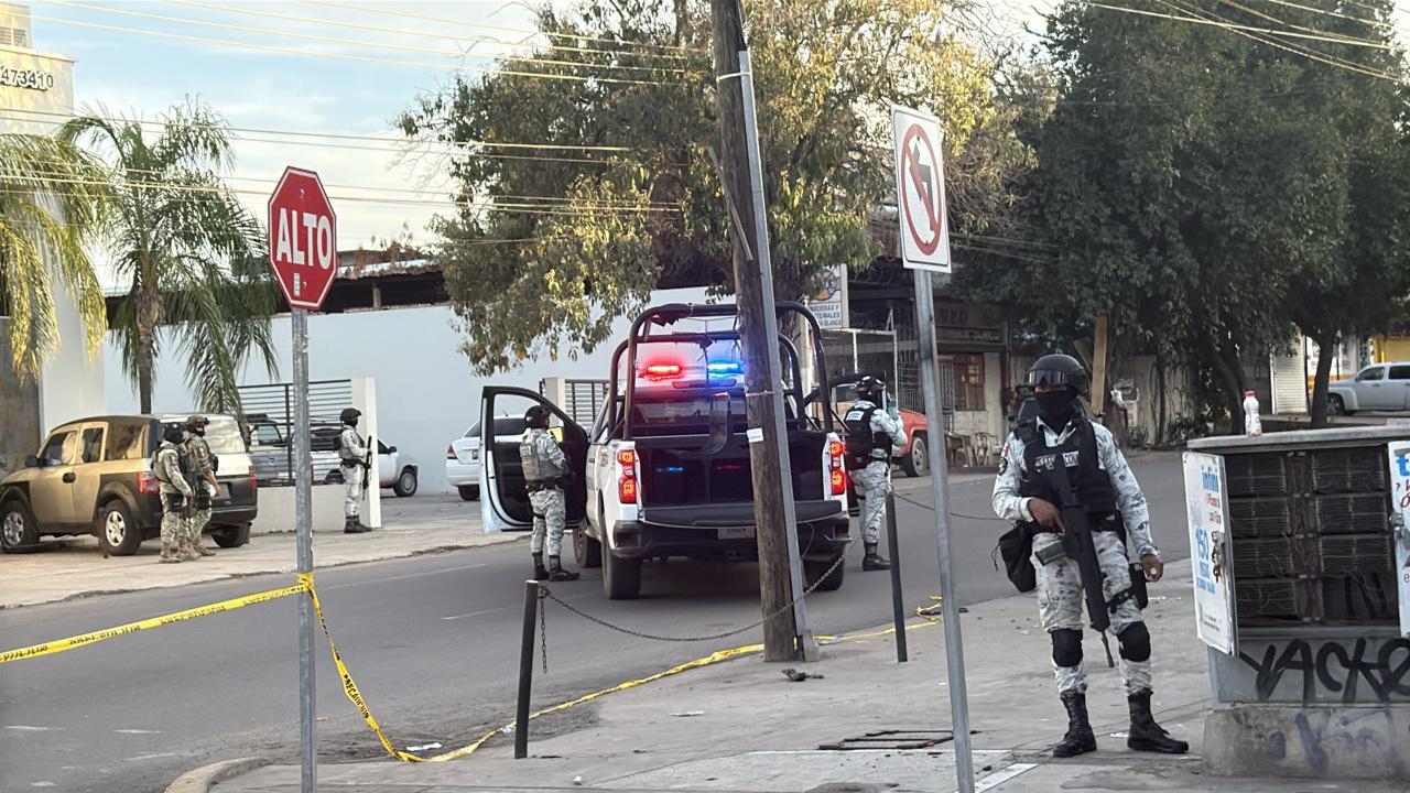 $!Persecución armada deja un hombre muerto y una mujer herida en la avenida Álvaro Obregón, en Culiacán