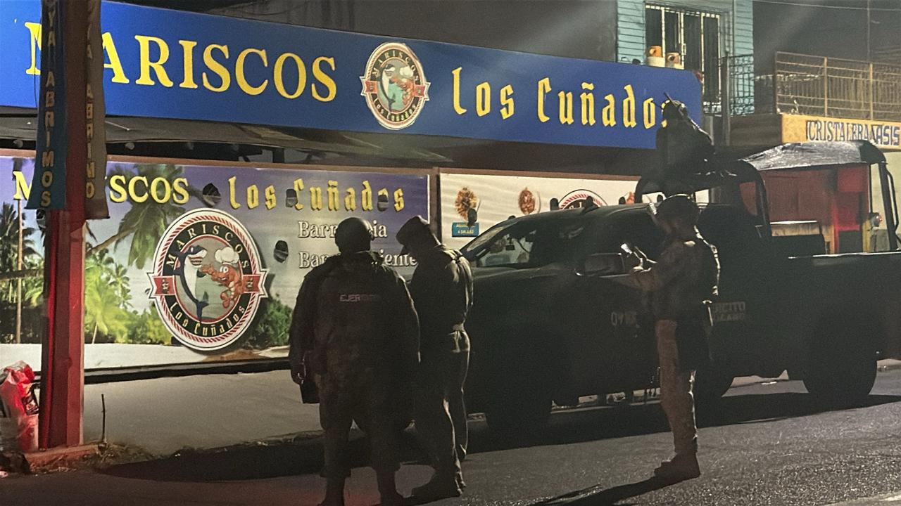 $!Incendio en marisquería deja solo daños materiales, en Culiacán