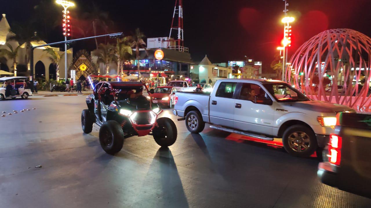 $!Así vivió Mazatlán la noche del Domingo de Pascua