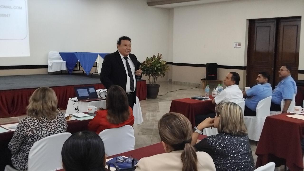 $!Reciben contadores de Mazatlán constancias por su capacitación profesional continua