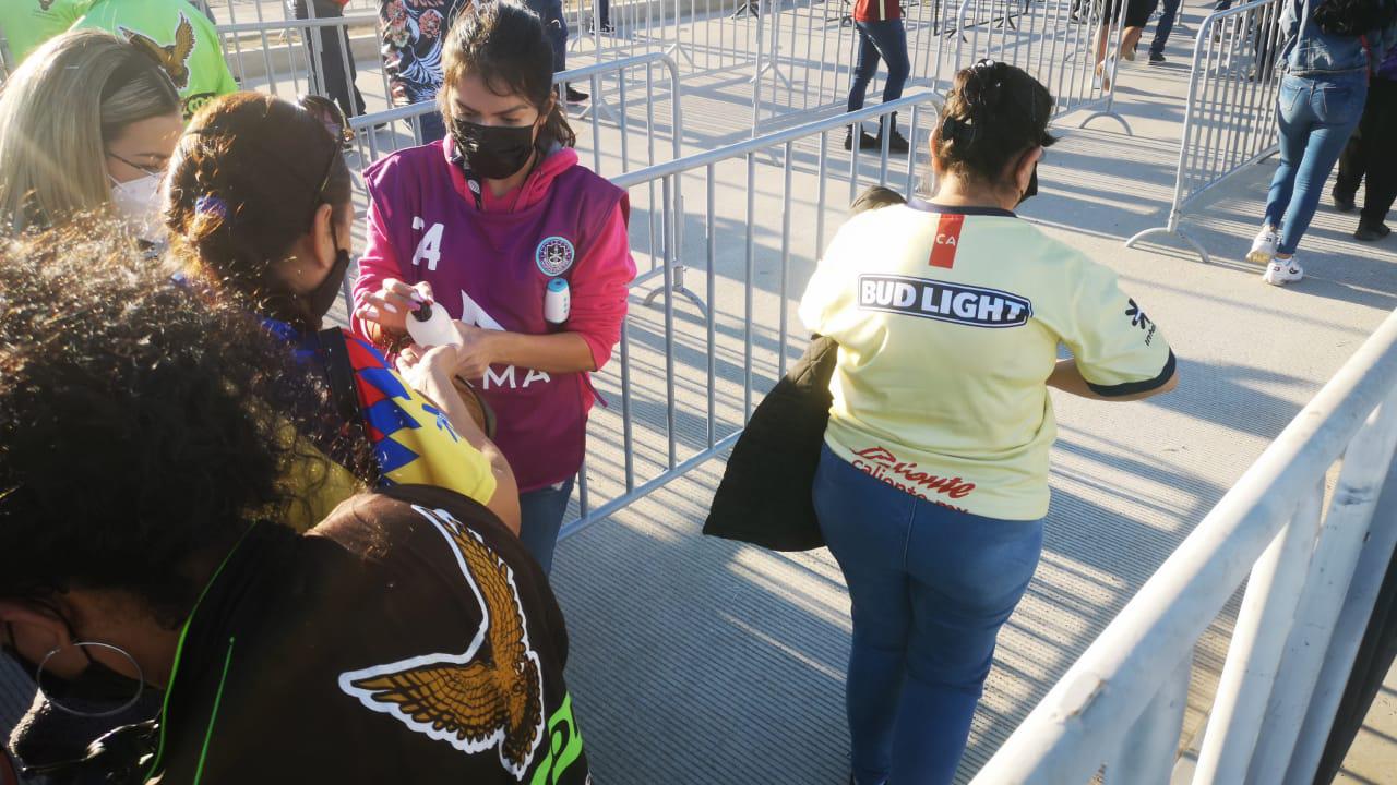 $!Juego entre el América y el Mazatlán FC ‘desquicia’ la zona del Kraken con miles de aficionados