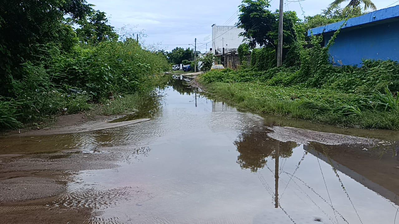 $!Piden colonos en Escuinapa atención a zona inundable por lluvias