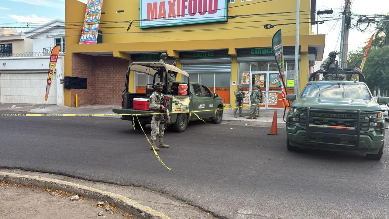 $!Mujer resulta herida tras fuerte explosión en la colonia La Campiña, en Culiacán