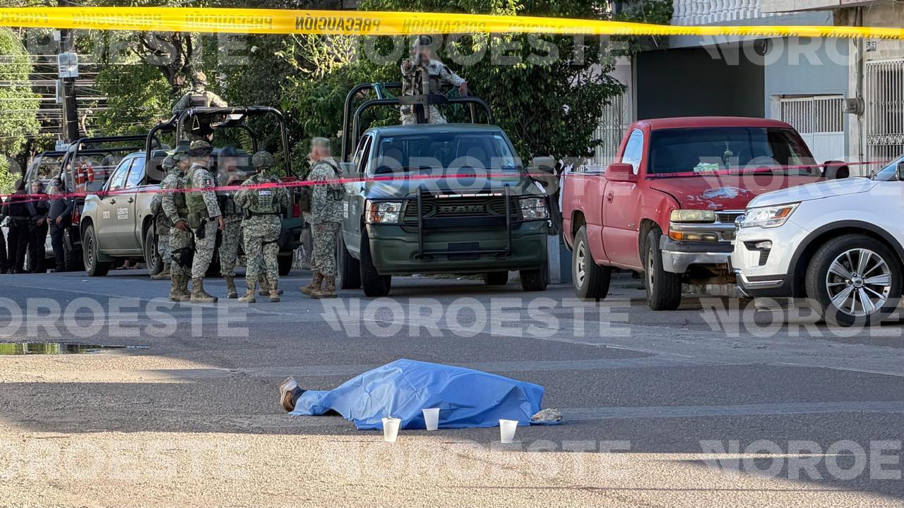 $!En Mazatlán, armados interceptan camioneta, matan a un hombre y privan de la libertad a otro