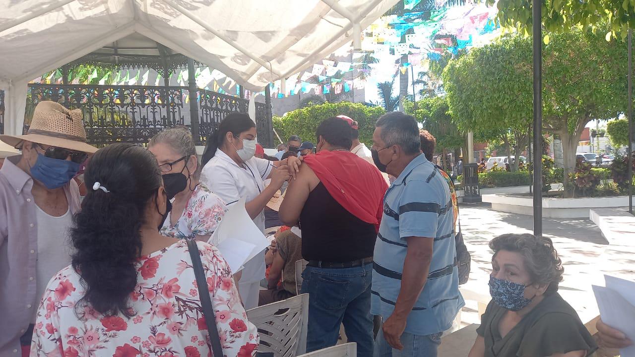 $!Caos, en segundo día de vacunación contra el Covid en Escuinapa