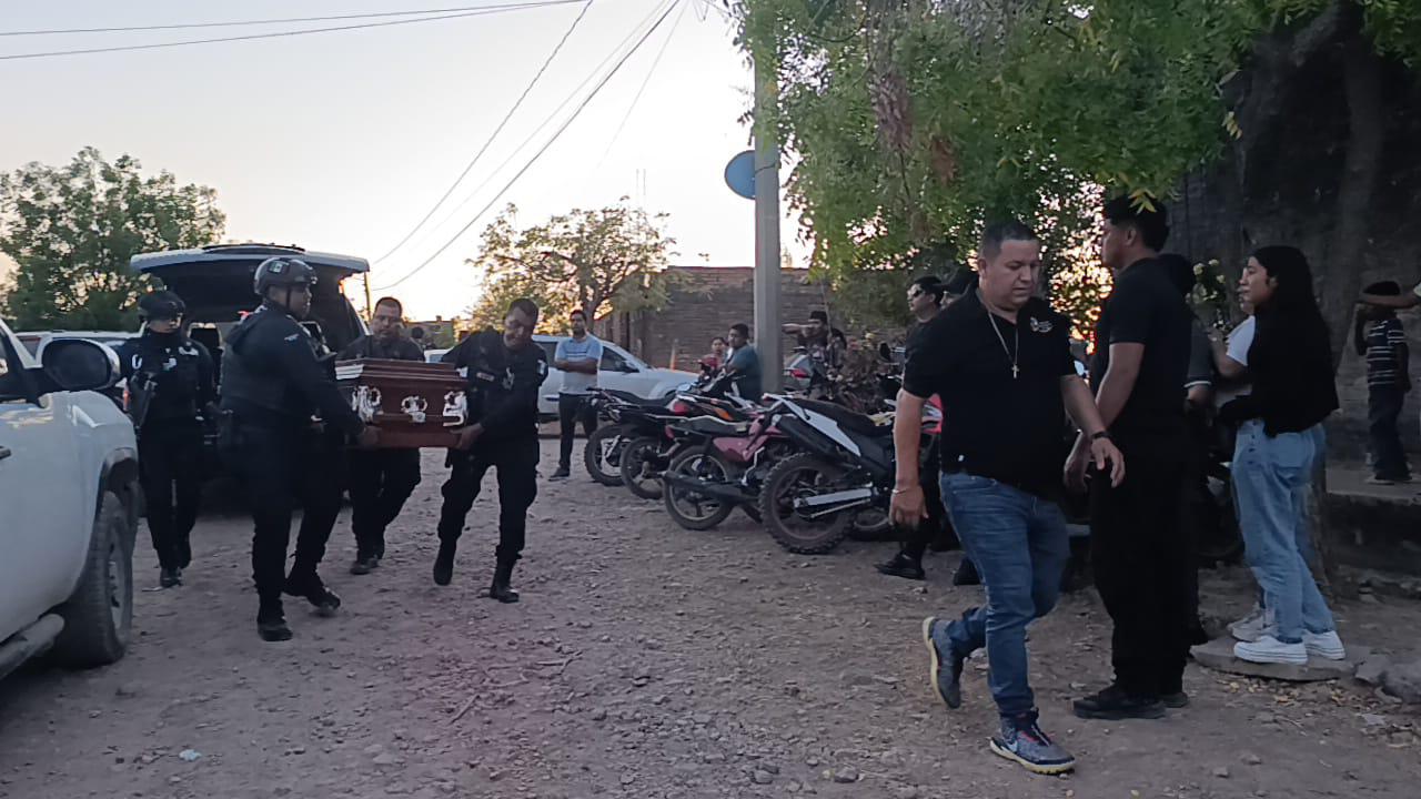 $!Regresan a casa los policías municipales emboscados en Escuinapa; serán homenajeados