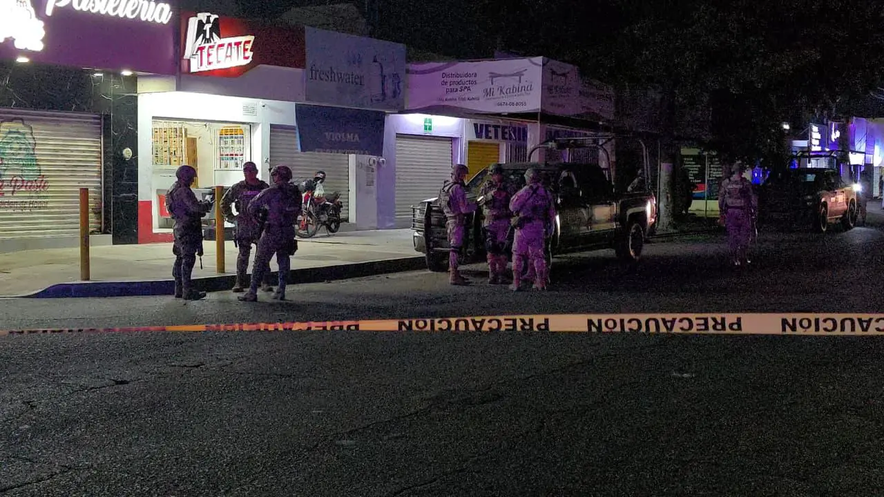 $!Ataque a balazos deja dos muertos dentro de expendio en Infonavit Humaya, en Culiacán