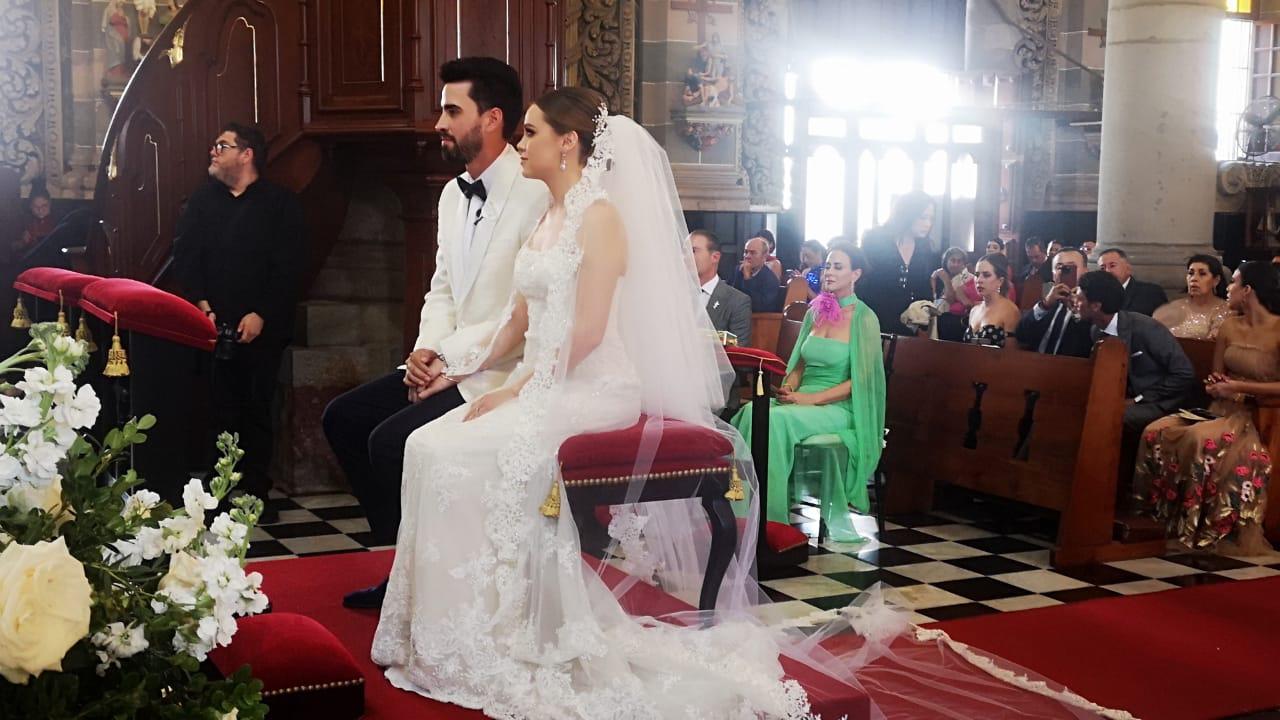 $!Ana Sofía Ley y Quirino Ordaz Fuentes se dan el sí ante el altar