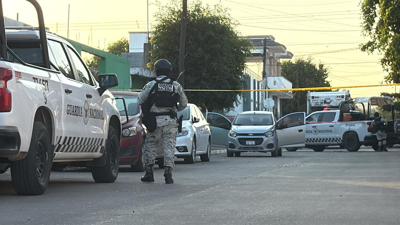 $!Dejan herido a un conductor tras ataque a balazos en la colonia Las Cucas, en Culiacán