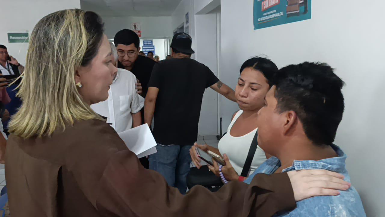$!Visita Gobernadora Yeraldine Bonilla a personas lesionadas por inseguridad, en Escuinapa