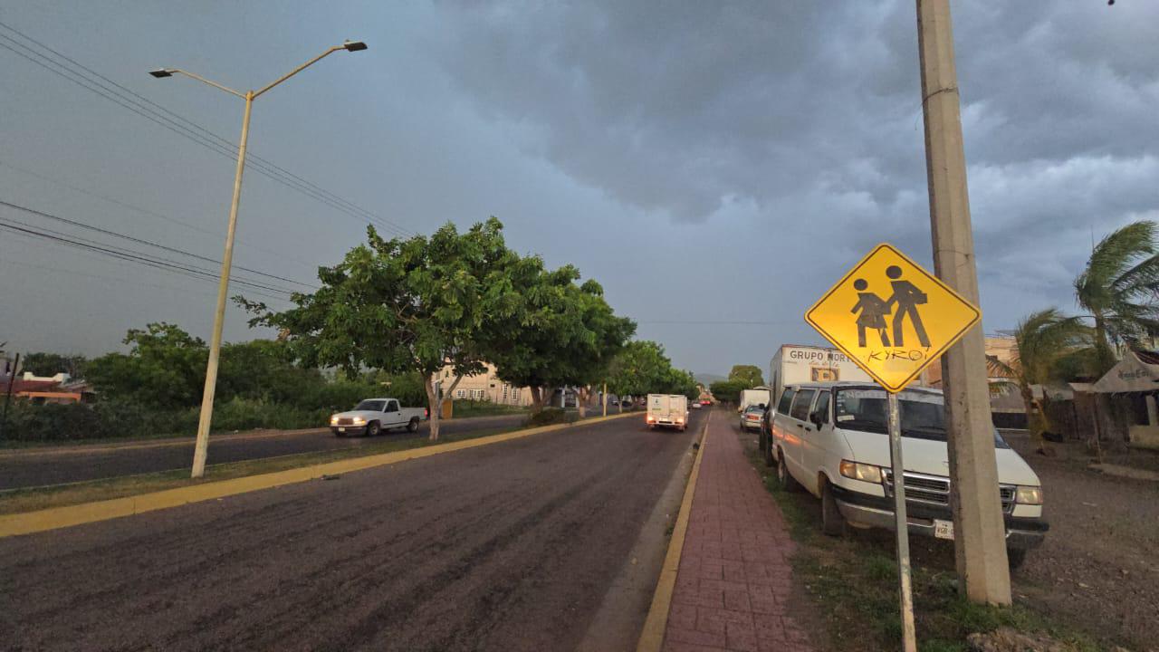 $!Fuertes vientos y lluvias inquietan a habitantes de Rosario
