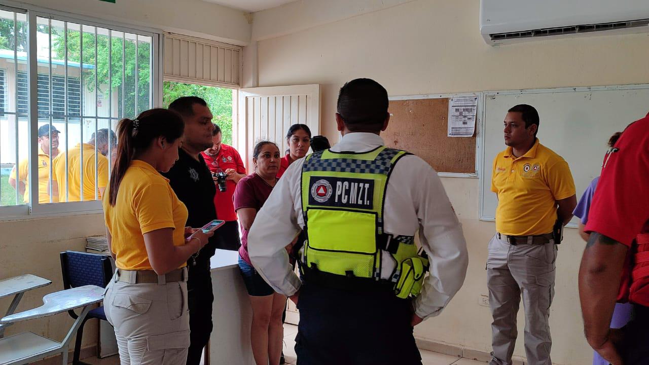 $!Habilitan refugios temporales en Mazatlán por ‘Norma’; llegan cuatro vecinos y tres mascotas