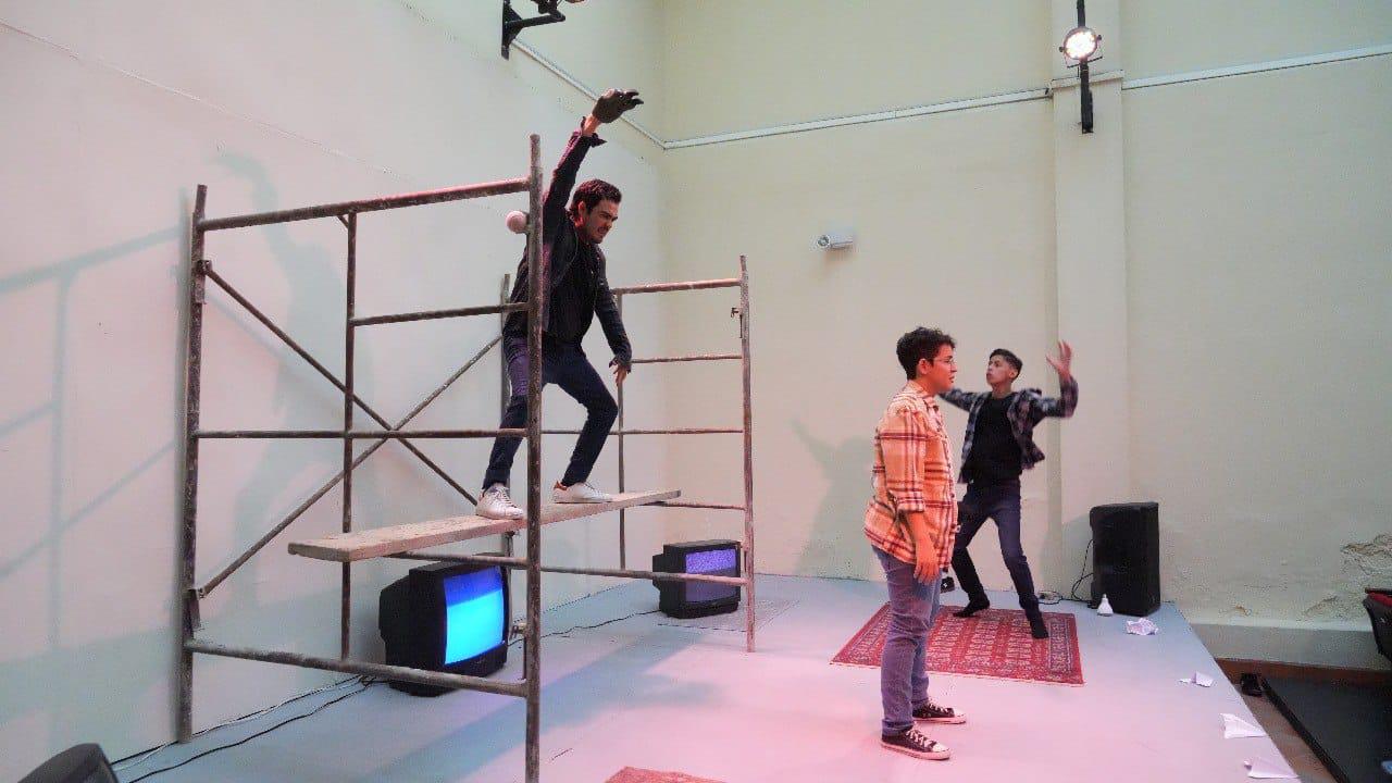 $!Los alumnos desarrollaron la historia y trabajaron en el montaje de la escenografía e iluminación.