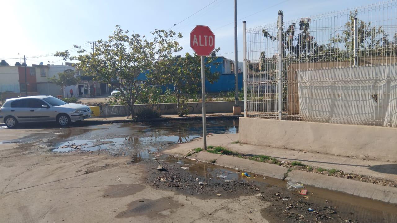 $!Vecinos de La Foresta exigen intervención de Jumapam por fugas de agua y contaminación del arroyo Jabalines