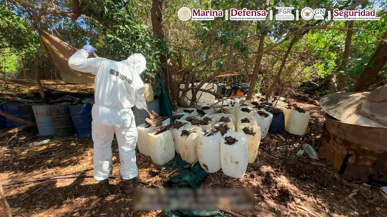 $!Desmantelan seis laboratorios clandestinos en Navolato y más de cuatro toneladas de metanfetamina aseguradas
