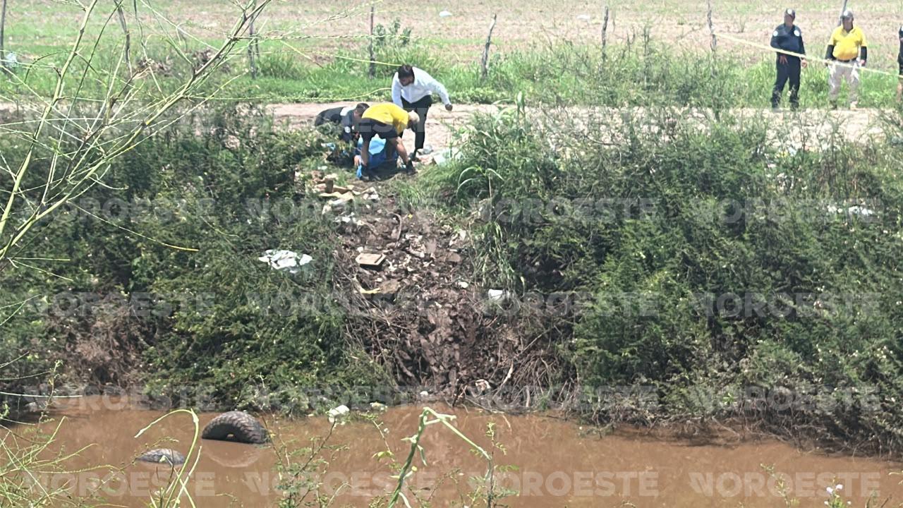 $!Muere hombre tras caer con su camioneta a un dren en La Palma, Navolato