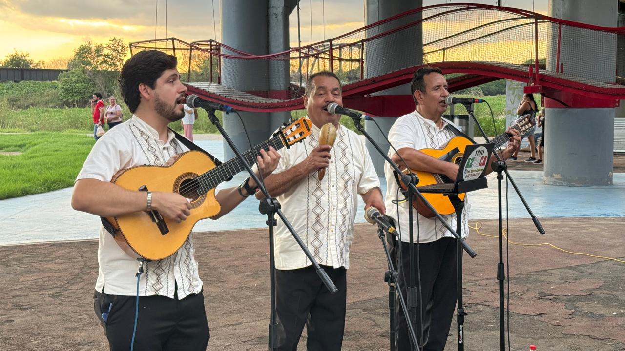 $!Roberto Zazueta, Daniel Murillo y Lester Salomón integran Trío Azteca Culiacán.