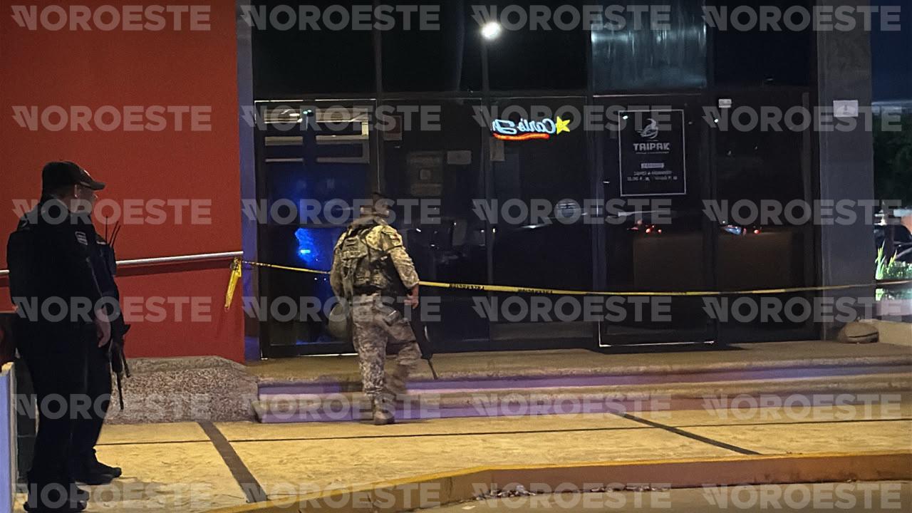 $!Un muerto y 7 heridos deja balacera dentro de restaurante en el sector Tres Ríos, en Culiacán