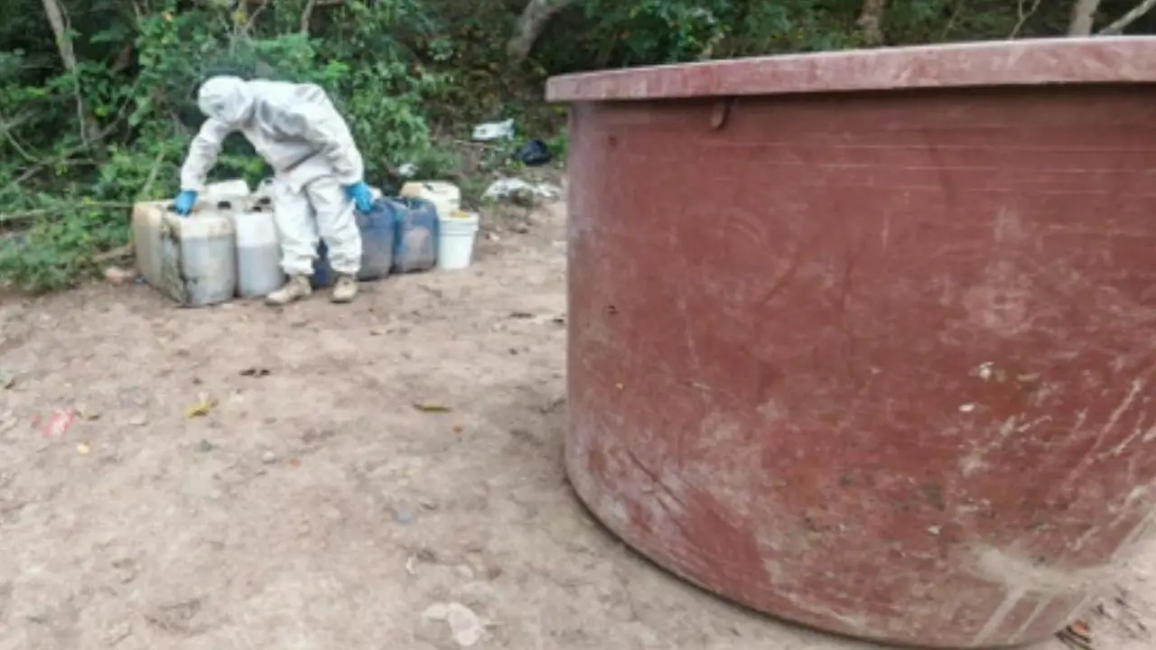 $!Ejército inhabilita dos áreas para producir metanfetamina en la zona rural de Culiacán