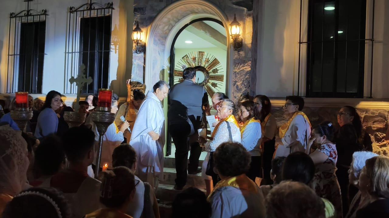 $!Bendicen en Rosario la primer capilla de adoración perpetua