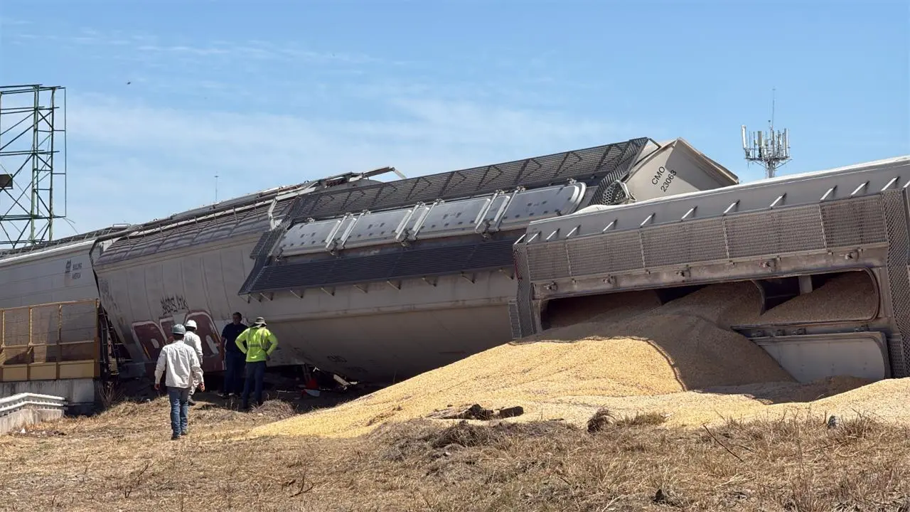$!Se descarrila tren cargado con maíz en el sector Recursos Hidráulicos, en Culiacán