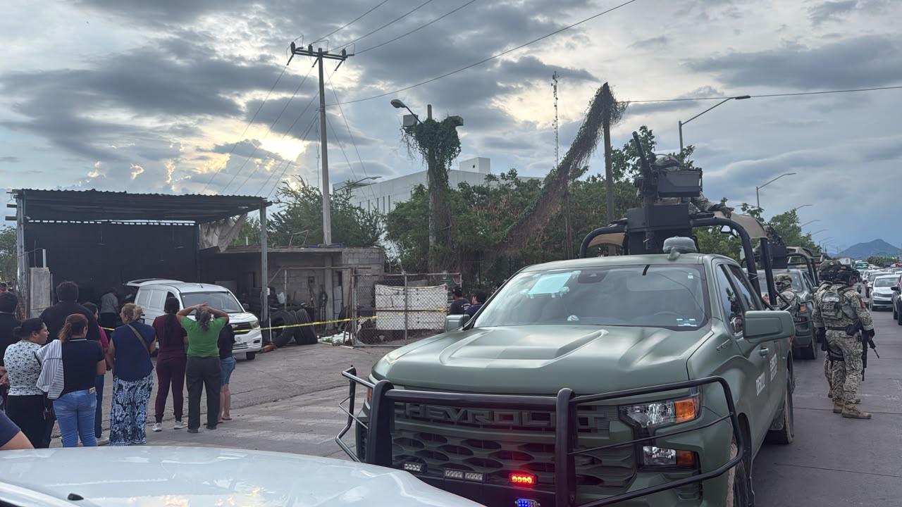 $!Asesinan a balazos a dos hermanos en una llantera de Villas del Río, en Culiacán