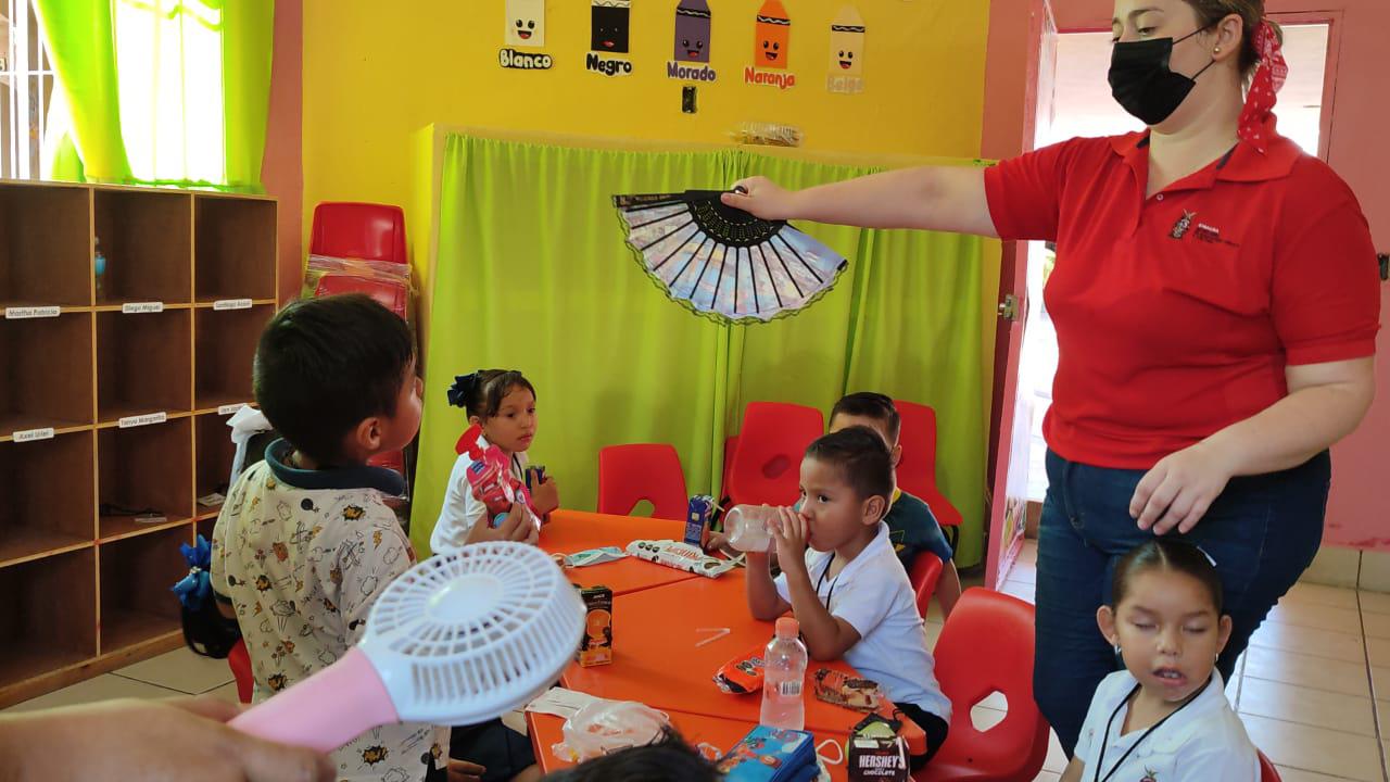 $!En el regreso a clases, en Sinaloa exhiben y reclaman a autoridades educativas daños en planteles