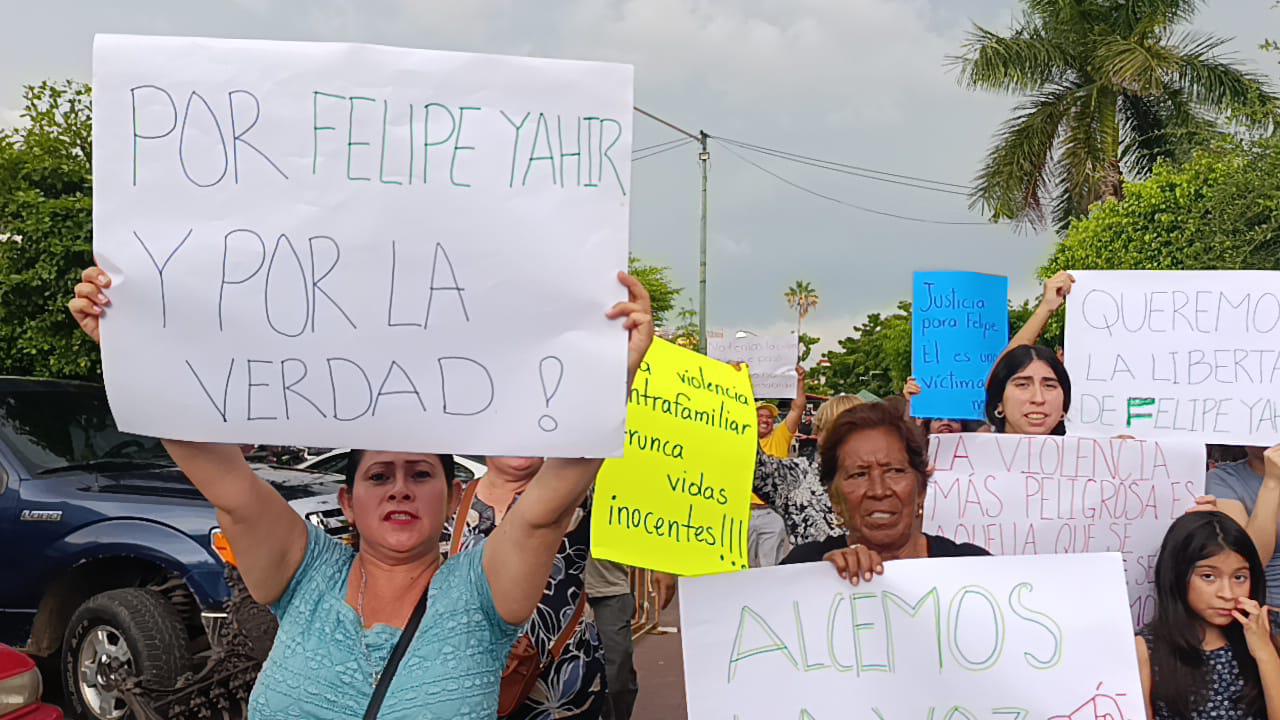 $!Piden juicio justo para Felipe Yahir, acusado de matar a su padre en Escuinapa