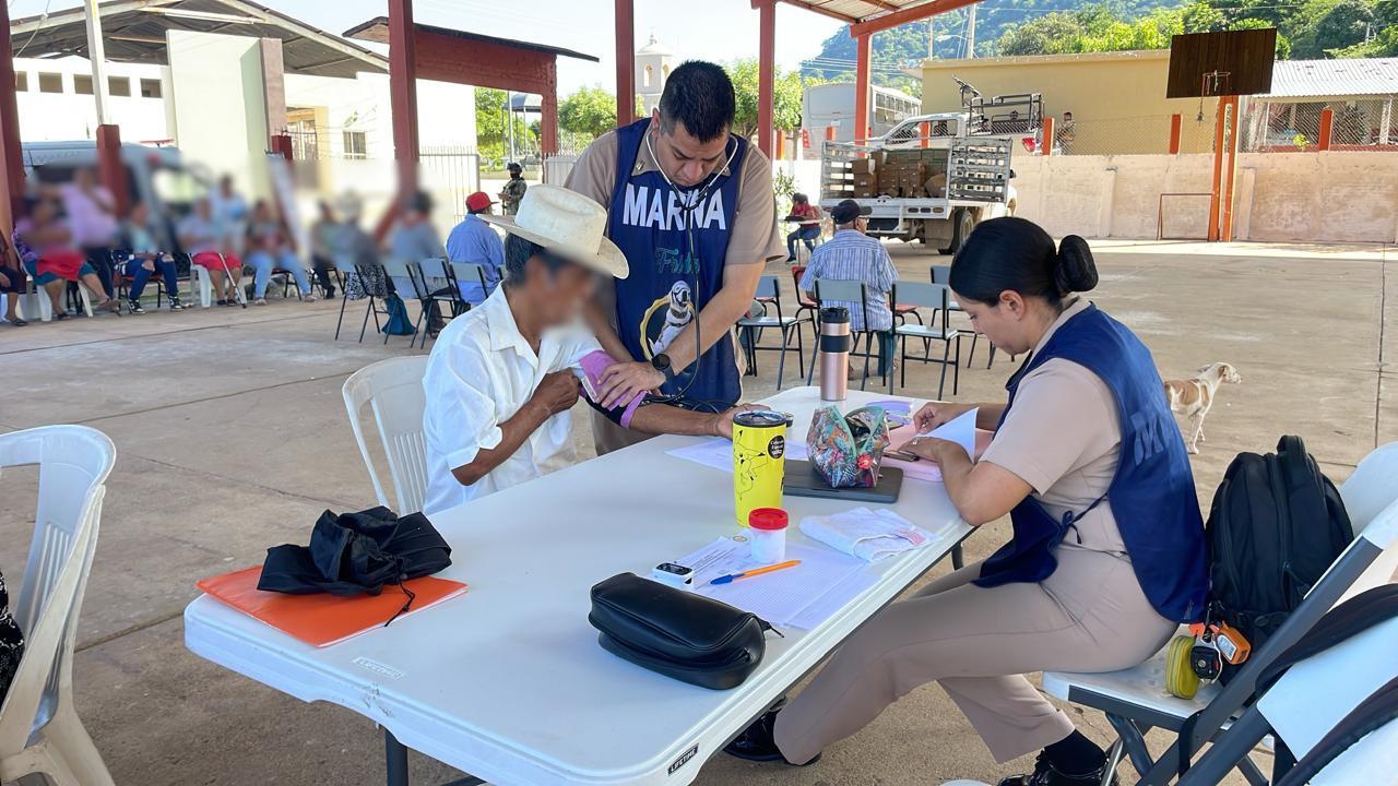 $!Llevan atención médica gratuita a comunidades alejadas de Sinaloa