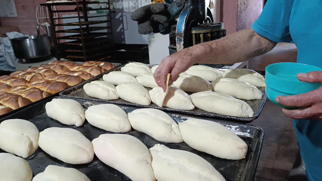$!América regresó para continuar el legado de su padre, en la panadería