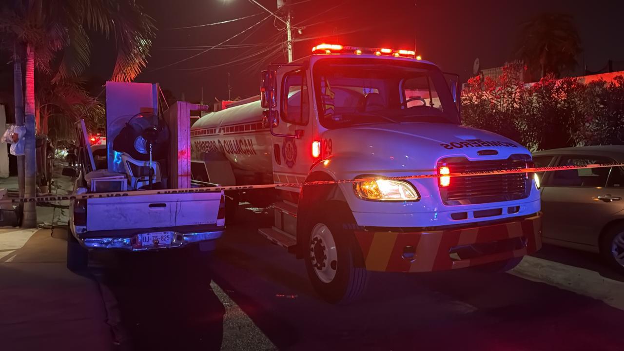 $!Incendian casa y un vehículo nuevo en Riberas de Tamazula, en Culiacán