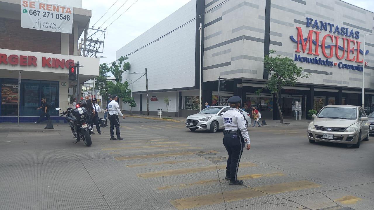 $!Por segunda vez en el mes, policías jubilados toman la Obregón en Culiacán