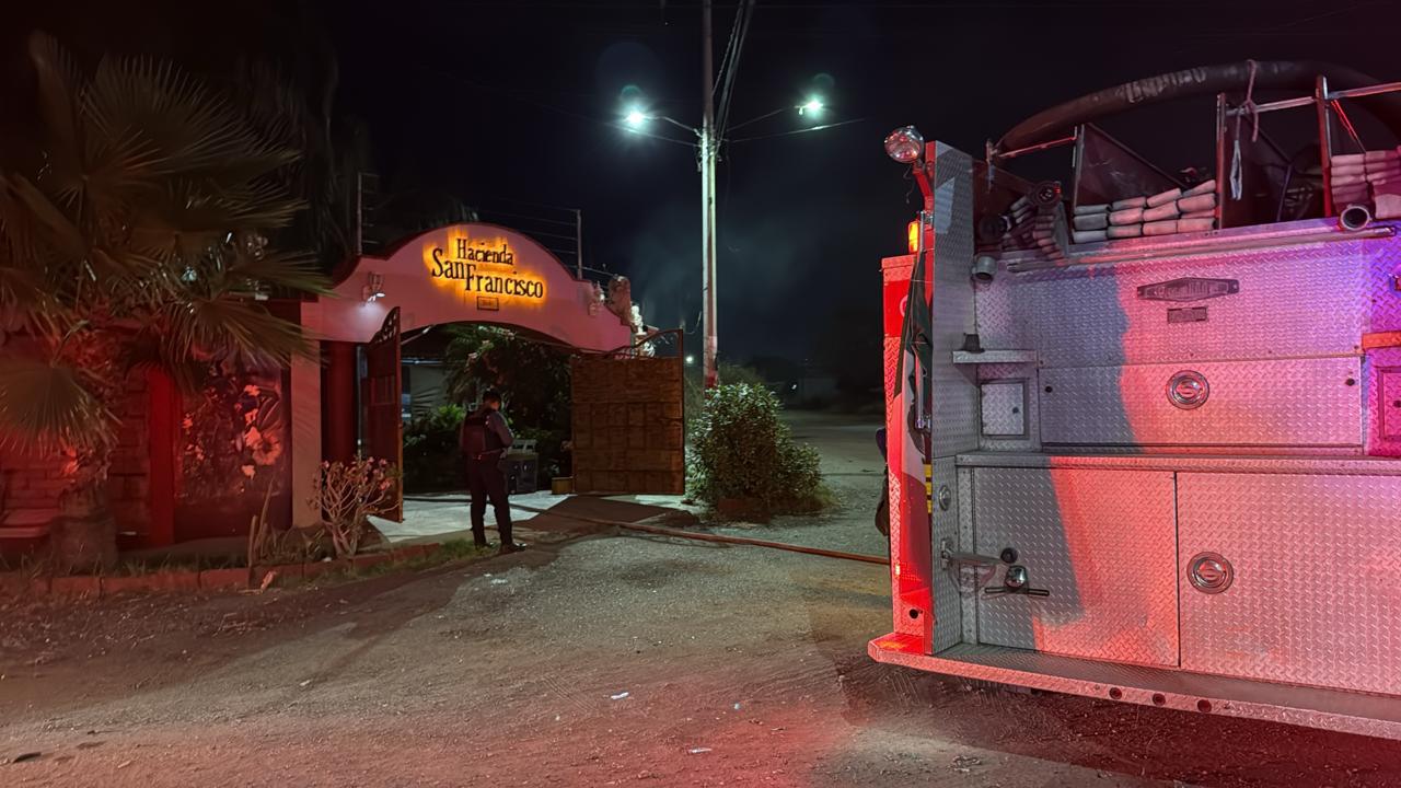 $!Incendio en la hacienda San Francisco, en Culiacán, provoca la movilización de Bomberos y agentes de seguridad
