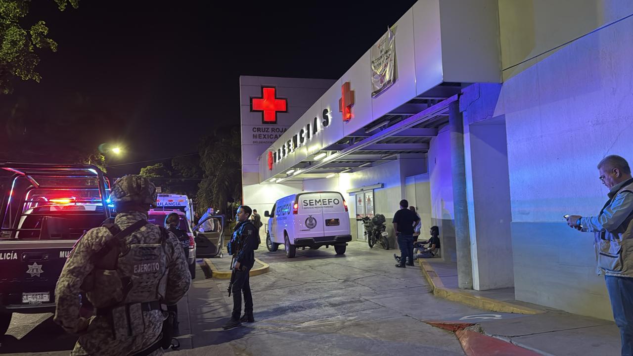 $!Joven pierde la vida en la Cruz Roja de Culiacán tras haber sido atacado a balazos en la colonia Vista Hermosa