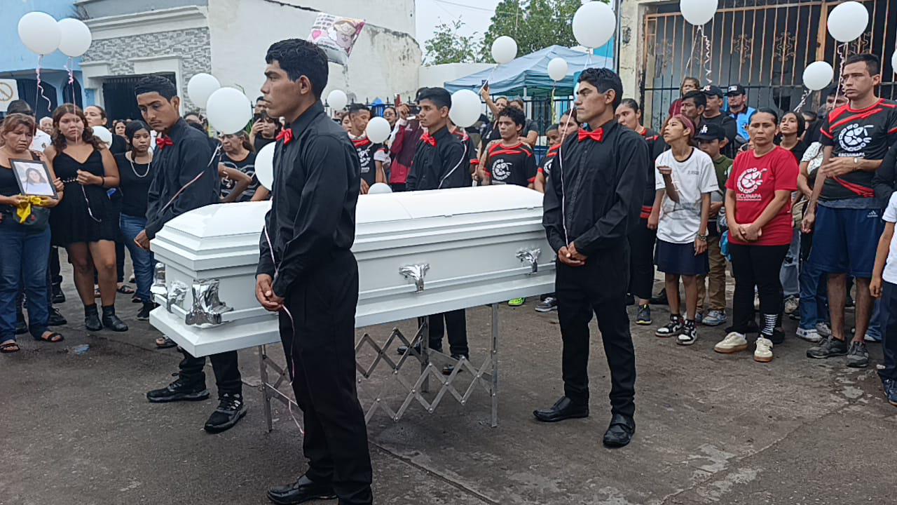 $!‘Hoy a ti, Grecia, te hemos fallado’, expresan en homenaje a la menor asesinada en Escuinapa