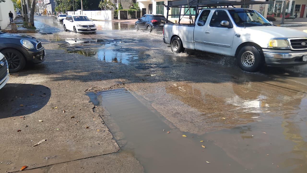 $!Dura cerca de 14 horas inundación de tramo de la Avenida Cruz Lizárraga tras lluvias en Mazatlán