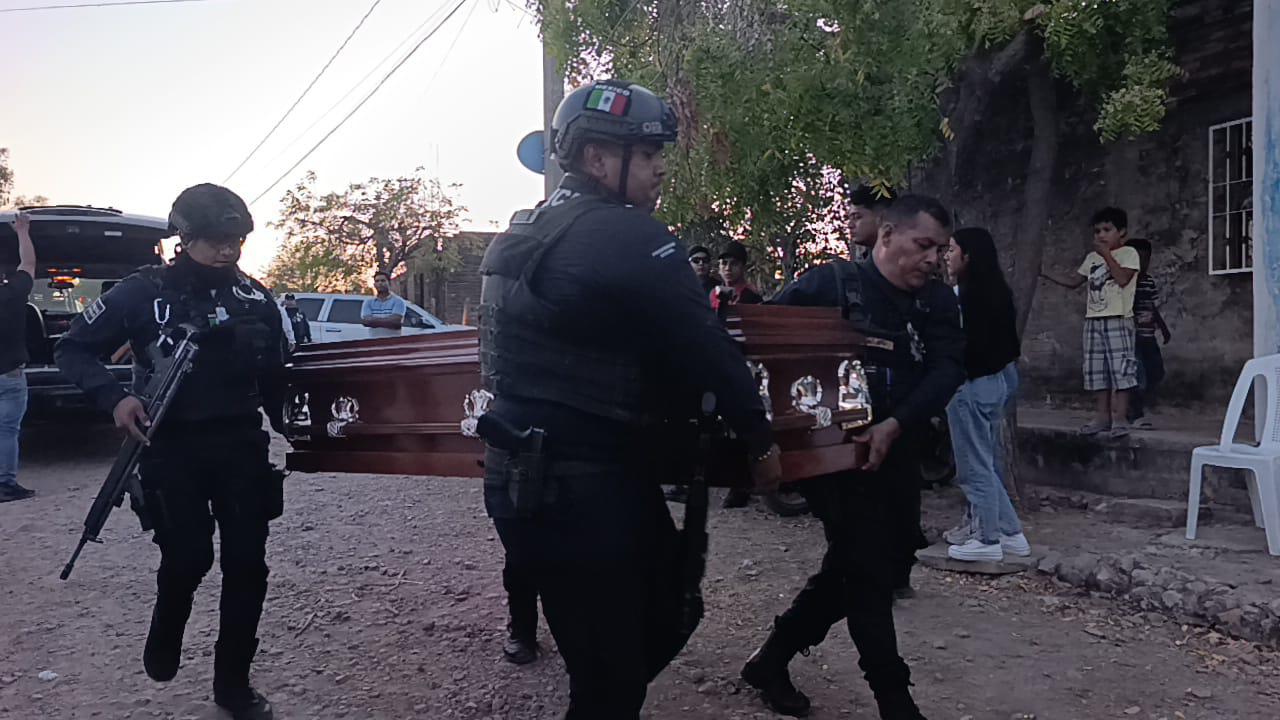 $!Regresan a casa los policías municipales emboscados en Escuinapa; serán homenajeados