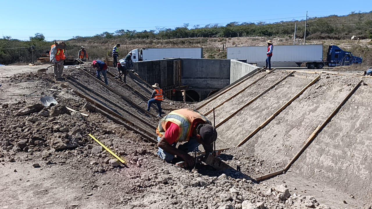 $!Inseguridad frena reparaciones de canales de riego en Escuinapa